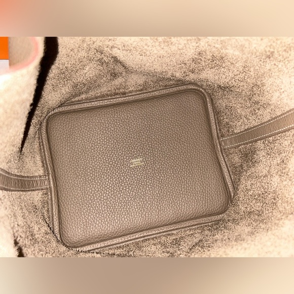 🌟SOLD🌟NEW! NIB HERMES Picotin Lock 22 Etoupe Clemence Gold Hardware *2023* - Picture 8 of 12